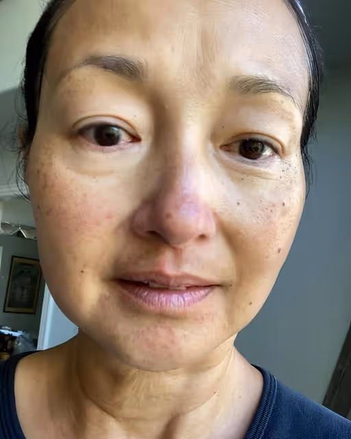 54歲李綺虹比75歲鮑起靜顯老?滿臉皺紋眼神疲憊,最美郭襄不復返