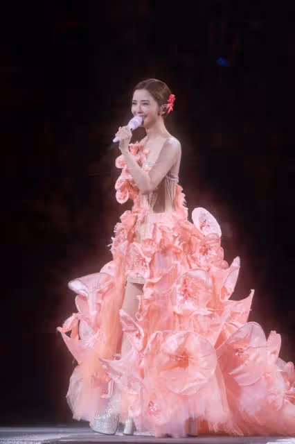 阿Sa蔡卓妍演唱會險當場暈倒:全身都痛返港求醫驚揭原來早已發病