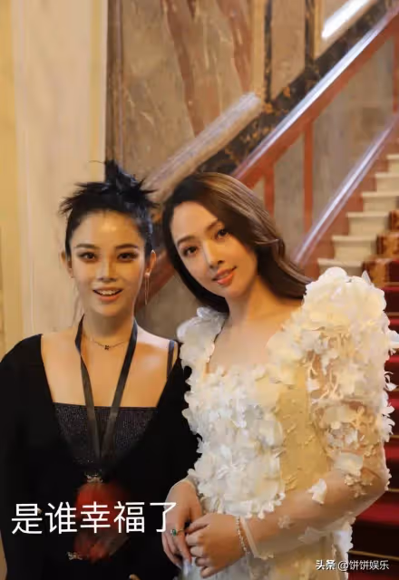 美神降臨!郭碧婷巴黎看秀,靠顏值驚艷全場,新的合影殺手誕生了