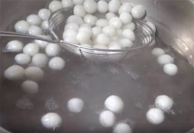 愛吃糯米圓子的收藏了,在家做紅糖糯米圓子,香甜軟糯,太棒了