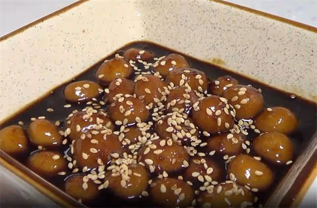 愛吃糯米圓子的收藏了,在家做紅糖糯米圓子,香甜軟糯,太棒了