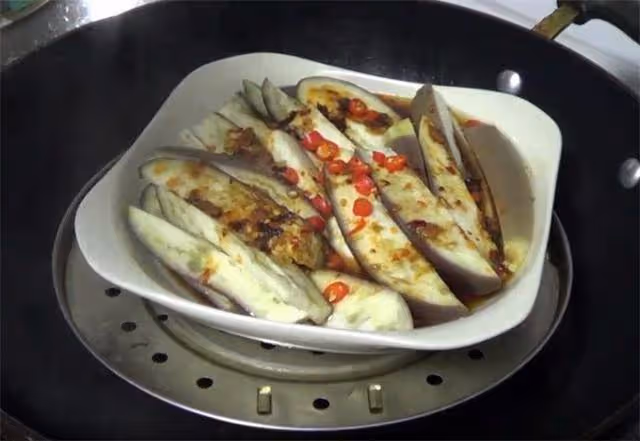 教你茄子新吃法，不炒不燉不放油，茄子軟糯濃香，懶人做法收藏了