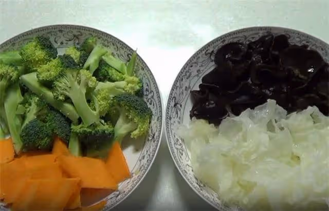 這道素菜要收藏了,少油健康,營養豐富又好吃,學會了做給家人吃