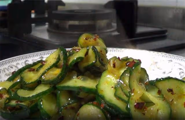非常好吃的黃瓜小菜,黃瓜清脆爽口,簡單易做又營養,先收藏起來