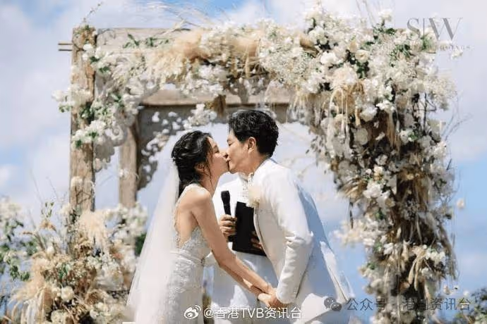 42歲TVB女星傳懷孕被視後嚴格監控飲食!「掃街」避影下半身疑遮孕肚?