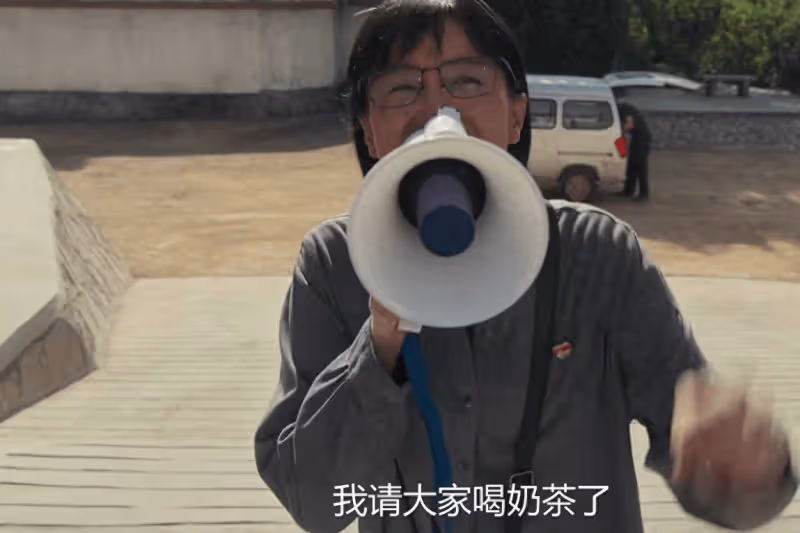 《山花爛漫時》:看張桂梅巨資請學生喝奶茶,就知她為啥留不住人