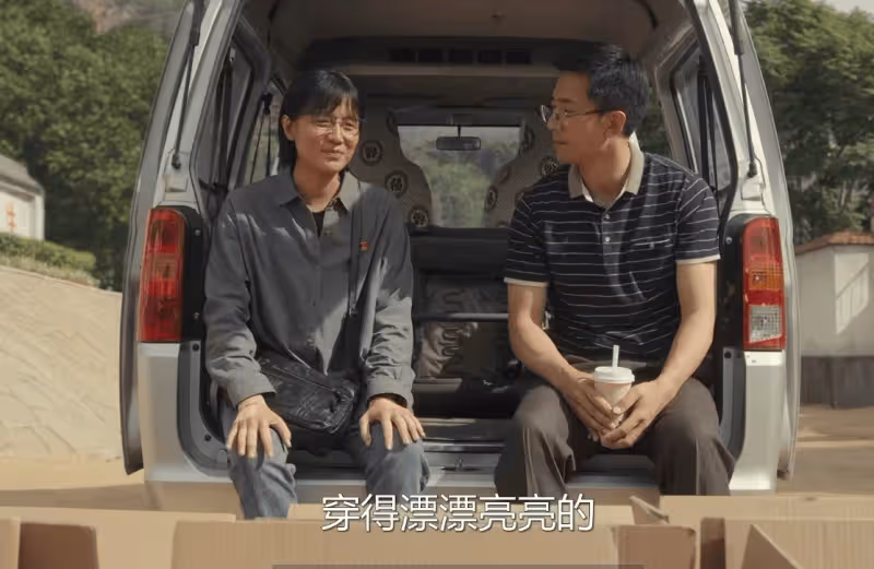 《山花爛漫時》:看張桂梅巨資請學生喝奶茶,就知她為啥留不住人