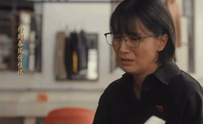 《山花爛漫時》:看張桂梅巨資請學生喝奶茶,就知她為啥留不住人