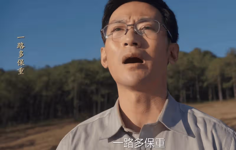 《山花爛漫時》:看張桂梅巨資請學生喝奶茶,就知她為啥留不住人