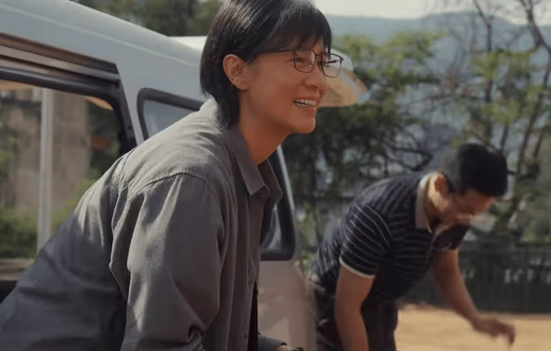 《山花爛漫時》:看張桂梅巨資請學生喝奶茶,就知她為啥留不住人
