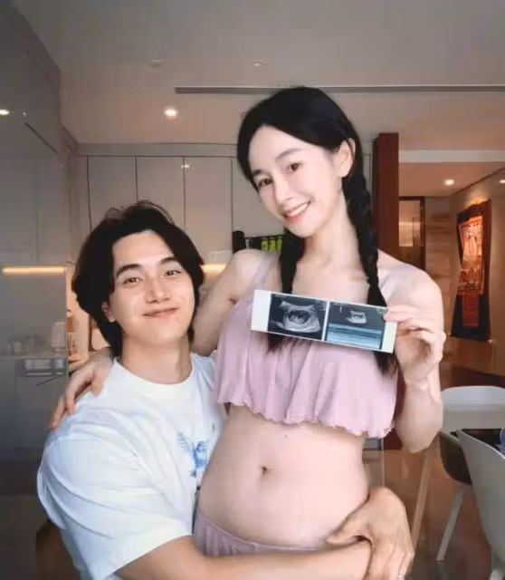 35歲張檬官宣懷孕,露肚子秀幸福,自嚗為了備孕,做太多瘋狂事