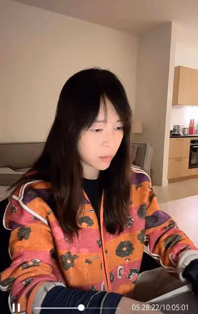 演員苗苗直播自習太專注,老公鄭愷直播間留言:發你消息沒回,我先睡了啊