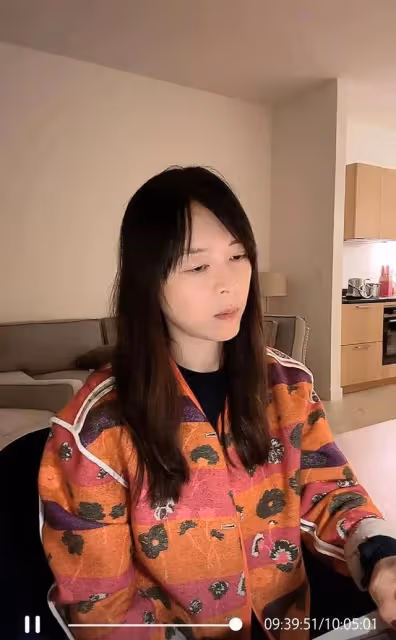演員苗苗直播自習太專注,老公鄭愷直播間留言:發你消息沒回,我先睡了啊