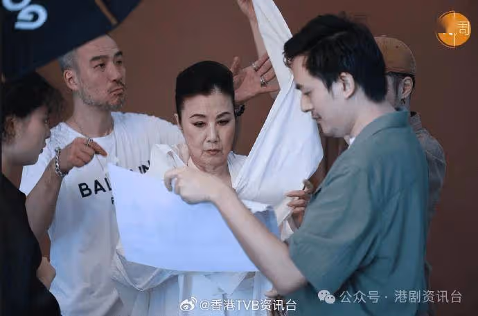 與時並進孖後輩跨代合作!汪明荃:唔想做到「滑曬牙」