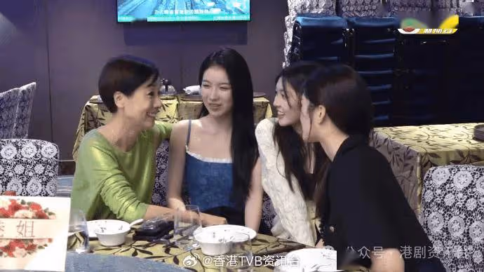 TVB港姐不和事件後終同場!零交流合照隔成個身位