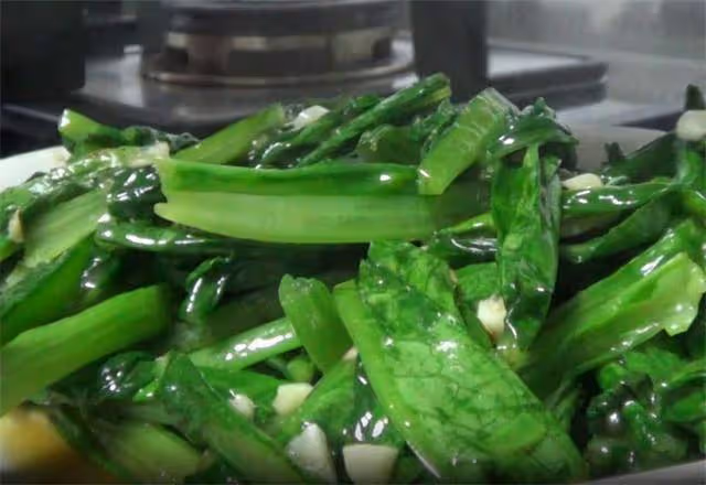 油麥菜這樣做,清淡脆嫩又營養,吃一次就上癮,主要做法超簡單