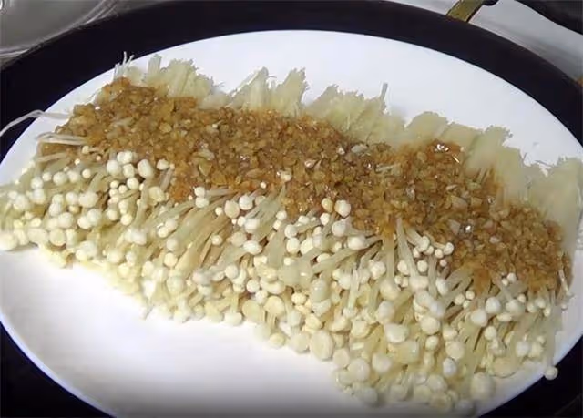 吃了很多金針菇，還是這種做法簡單好吃，一蒸就做好了，先收藏了