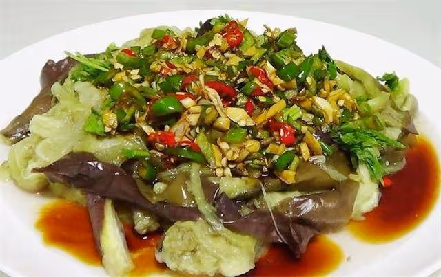 茄子這樣做才好吃,一蒸一拌就做好,比吃肉還香,吃一口就上癮