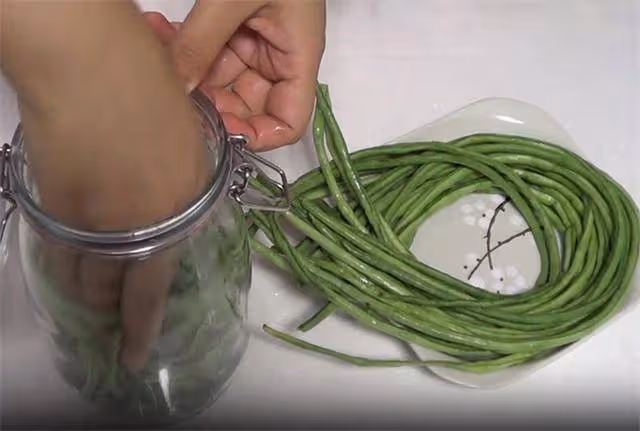 愛吃酸豇豆的收藏了,教你在家製作酸豇豆,方法超級簡單,太棒了