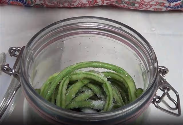 愛吃酸豇豆的收藏了,教你在家製作酸豇豆,方法超級簡單,太棒了
