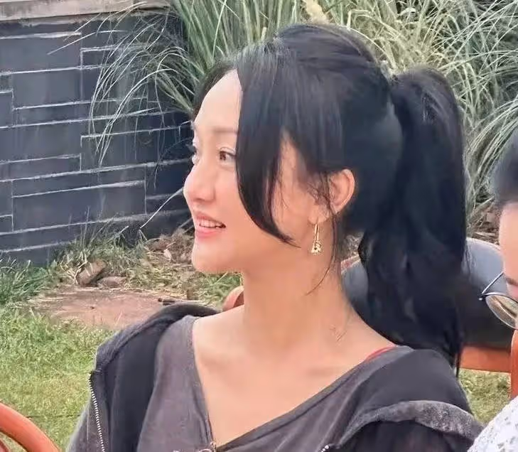 50歲周迅模樣大變,卑微求愛小13歲男友慘遭拋棄,劉燁一句話揭開她真實處境