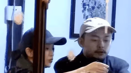 50歲周迅模樣大變,卑微求愛小13歲男友慘遭拋棄,劉燁一句話揭開她真實處境