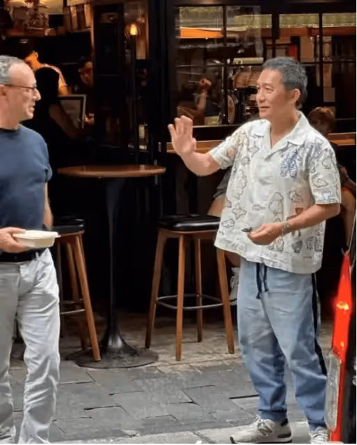 梁朝偉社恐人設遭質疑?被指好假,街頭跟人打招呼引髮網民爭議