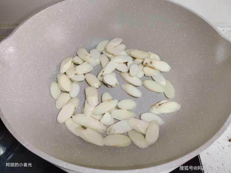 秋天裡，喝排骨湯不如喝此湯！每天都能安排一碗，不怕秋燥、不怕油膩