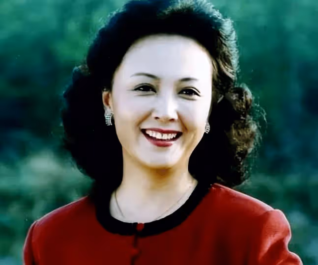 她與丈夫恩愛45年零緋聞,如今67歲直面衰老,甚至比刻意扮嫩更美