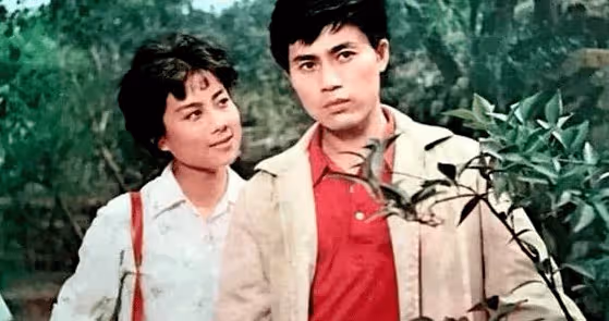她與丈夫恩愛45年零緋聞,如今67歲直面衰老,甚至比刻意扮嫩更美