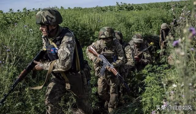 俄軍大兵壓境,4600發炮彈上百航空巨彈轟炸,切斷紅軍城烏軍退路