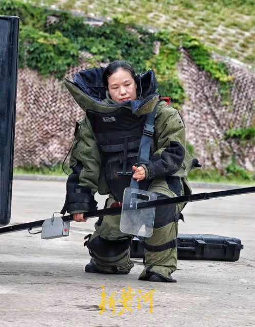 「百斤女警穿70斤衣服排爆」事件啟發：為何全網直呼她太颯了？