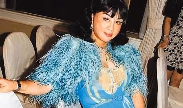 她是中國第一美婦,因太美被柯林頓接見,為顯年輕28年不近男色