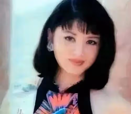 她是中國第一美婦,因太美被柯林頓接見,為顯年輕28年不近男色