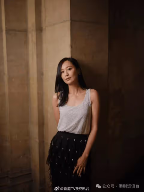 陳法拉出席巴黎時裝周!到訪巴黎歌劇院感受藝術氛圍