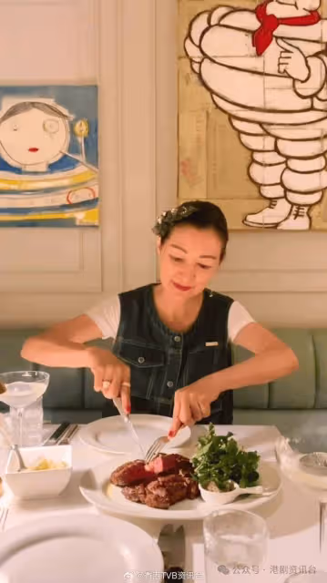 TVB視後蔡思貝與高顏值餅印靚媽撐檯腳!互做一舉動盡曬母女好感情