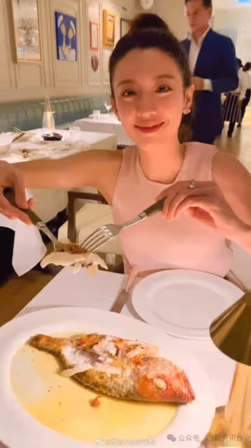 TVB視後蔡思貝與高顏值餅印靚媽撐檯腳!互做一舉動盡曬母女好感情