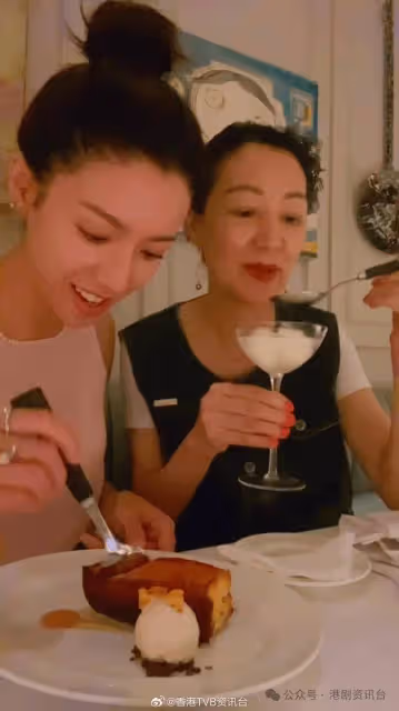 TVB視後蔡思貝與高顏值餅印靚媽撐檯腳!互做一舉動盡曬母女好感情