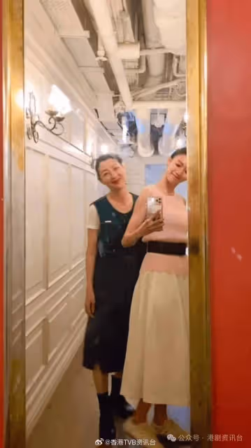 TVB視後蔡思貝與高顏值餅印靚媽撐檯腳!互做一舉動盡曬母女好感情