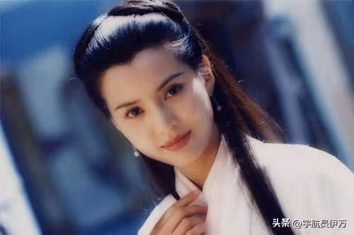 和富商郭應泉同居10年被拋棄,如今58歲不婚不育的她,美出新高度