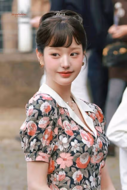 2024巴黎時裝周:MiuMiu女孩大PK!張員瑛赫本風千金造型令人驚艷