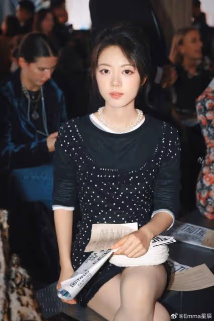 2024巴黎時裝周:MiuMiu女孩大PK!張員瑛赫本風千金造型令人驚艷