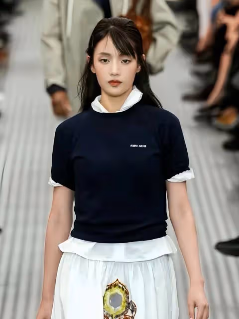 2024巴黎時裝周:MiuMiu女孩大PK!張員瑛赫本風千金造型令人驚艷