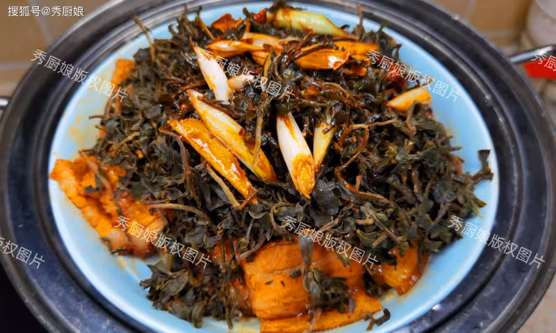 秋天遇到這菜使勁吃,農村遍地是,割20斤曬成干,冬天燉肉吃真香