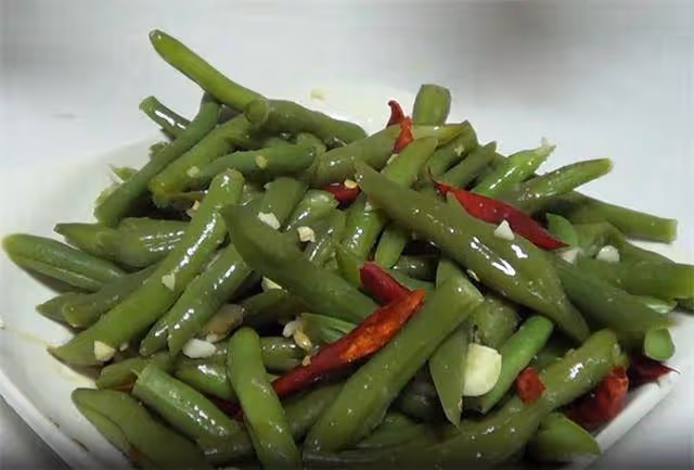 教你四季豆新做法,不炒不燉,簡單一拌就做好,清爽好吃又營養