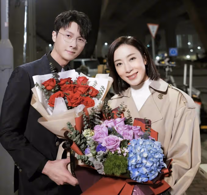 TVB知名金童玉女結婚八周年,曬合照秀恩愛,夫妻倆一起改名轉運