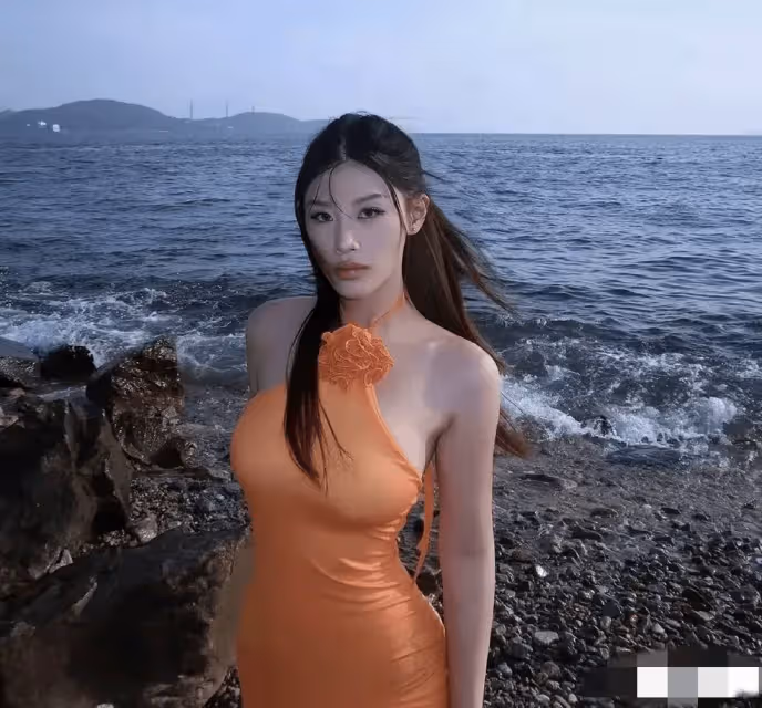 TVB「最強body」又曬事業線,童年因肥胖自卑抑鬱,如今變得強大