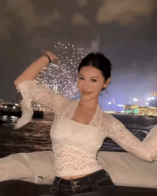 TVB「最強body」又曬事業線,童年因肥胖自卑抑鬱,如今變得強大