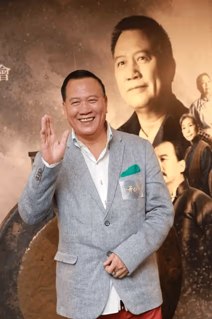67歲TVB「大哥大」樣貌蒼老大變,患遺傳性糖尿病,商演依然賣力