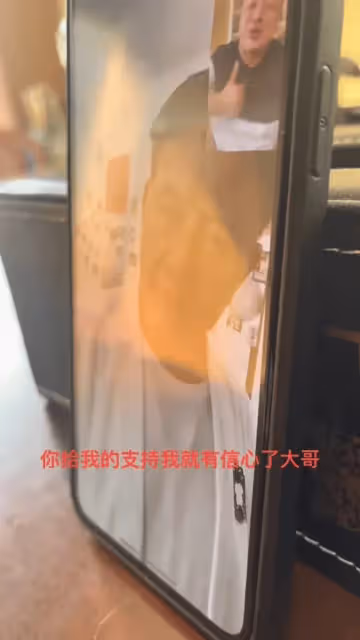 67歲TVB「大哥大」樣貌蒼老大變,患遺傳性糖尿病,商演依然賣力